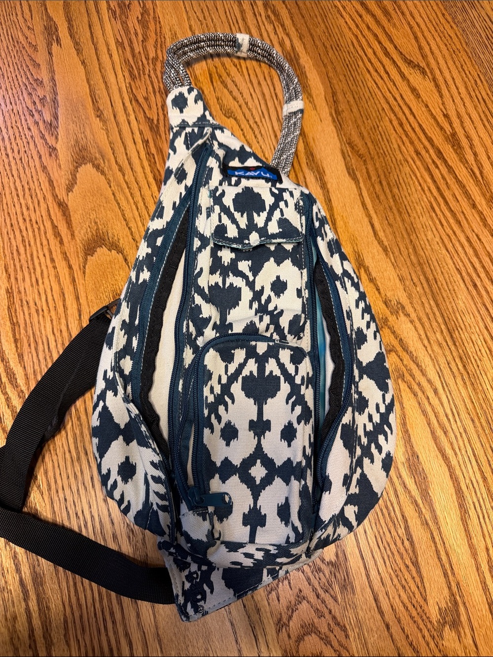 Kavu Navy & Cream Patterned Sling Bag - Men's Crossbody